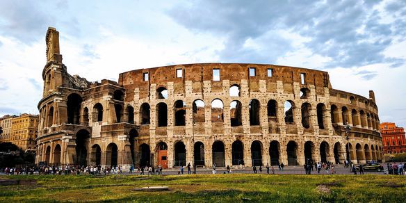 Coliseu Romano com Panorâmica da Cidade